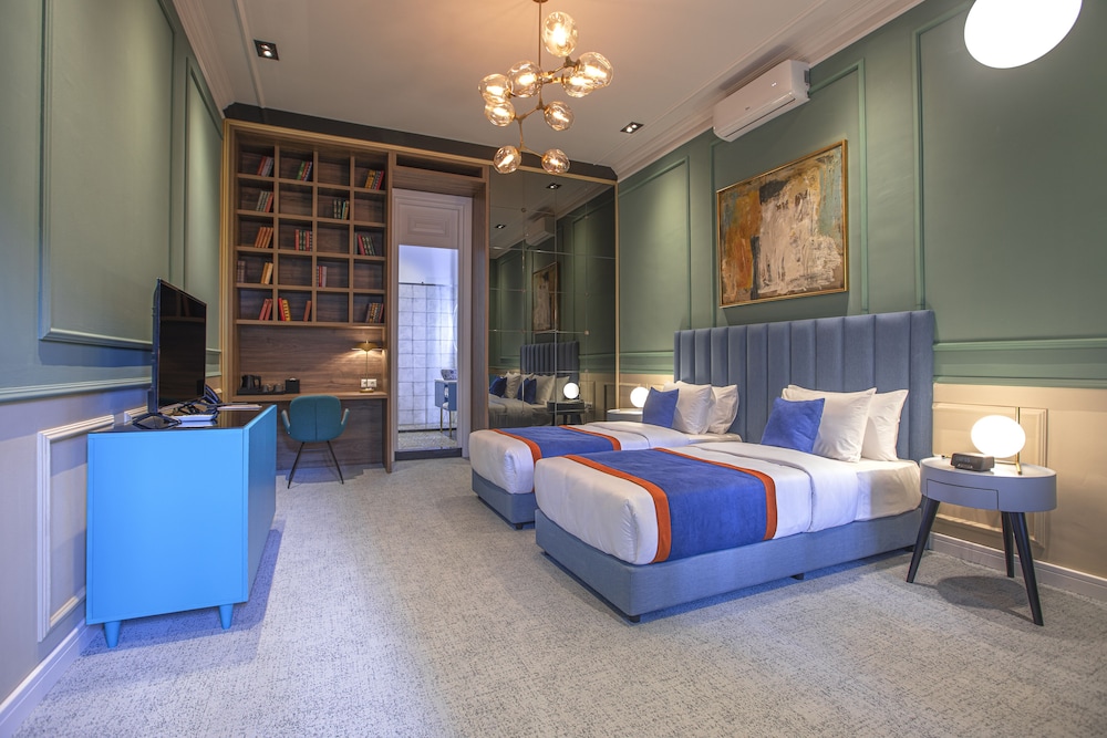 Heritage Hotel and Suites 9/39