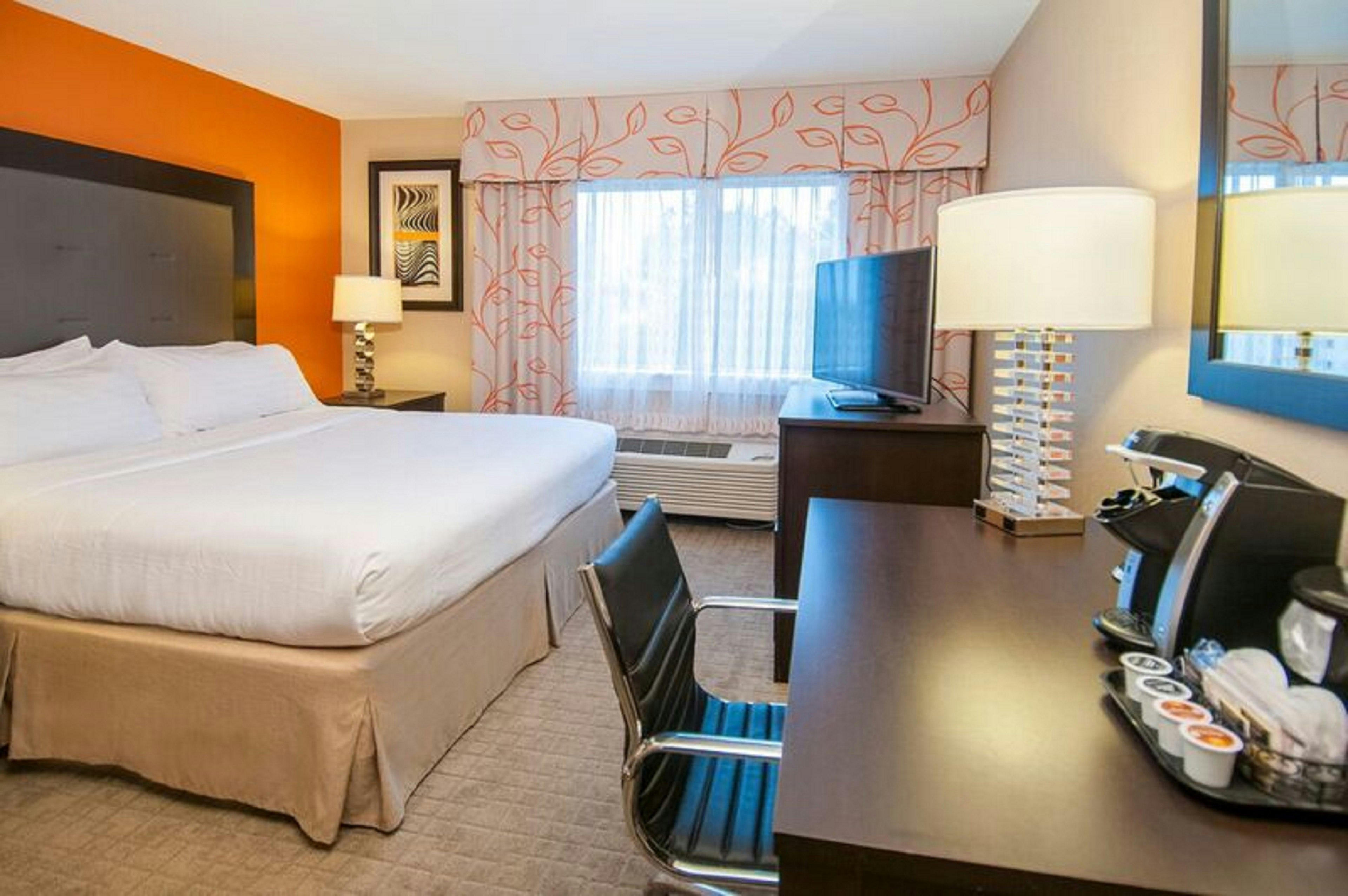 Holiday Inn Hotel Suites Slidell 30/79