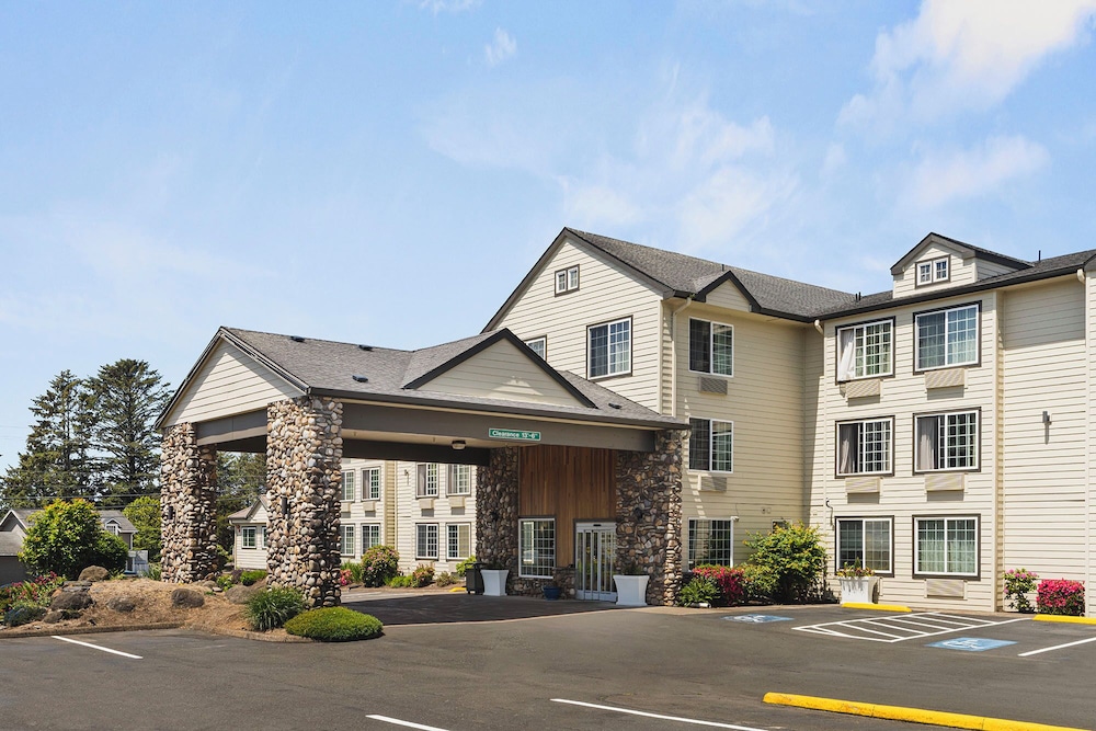 The Ashley Inn Suites 61/68