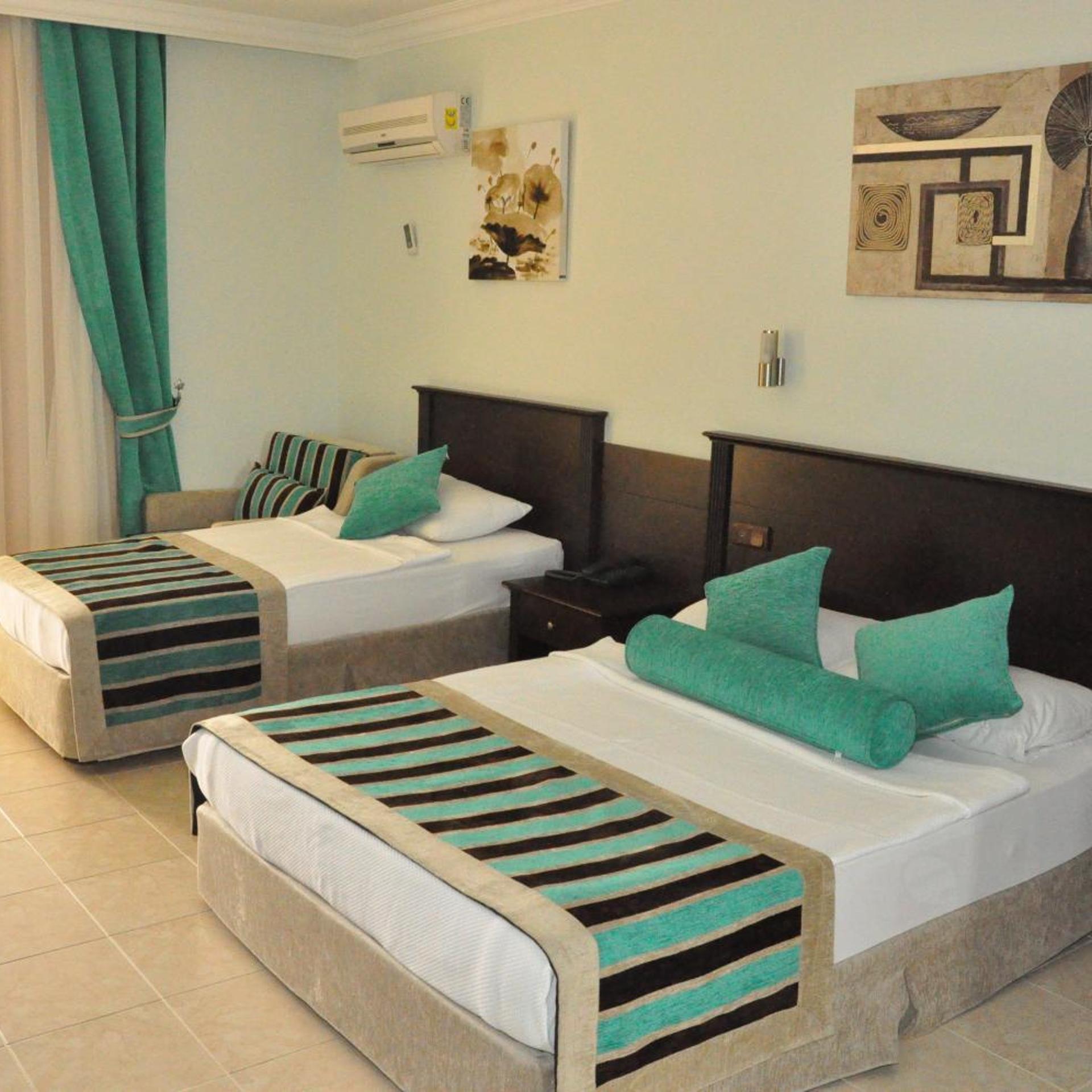 Standard, Double or Twin Bed, Kleopatra Royal Palm 2/4