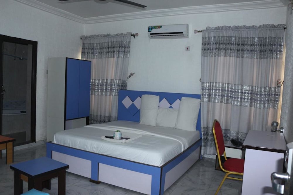 Grand Decent Hotel And Suites 9/14