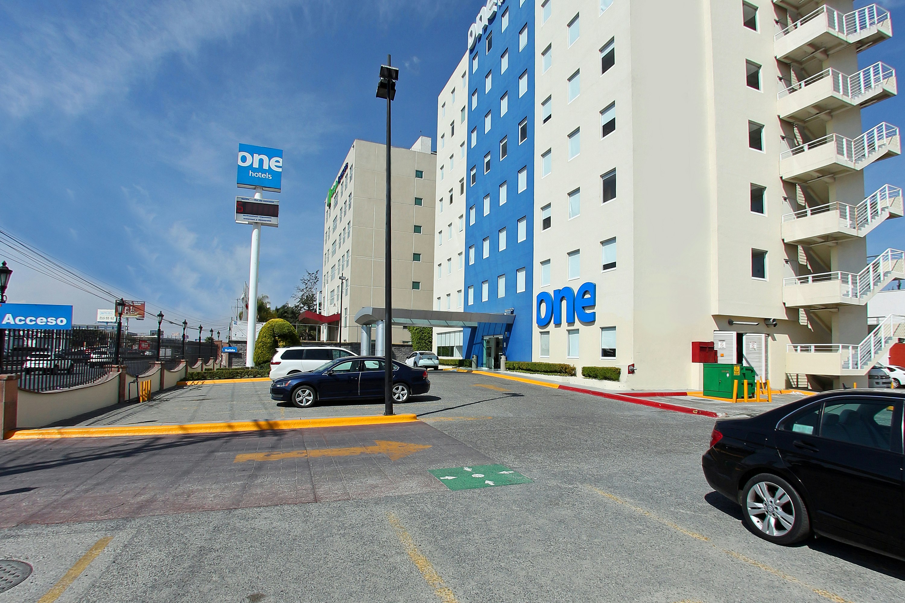 One Queretaro Plaza Galerias 60/62