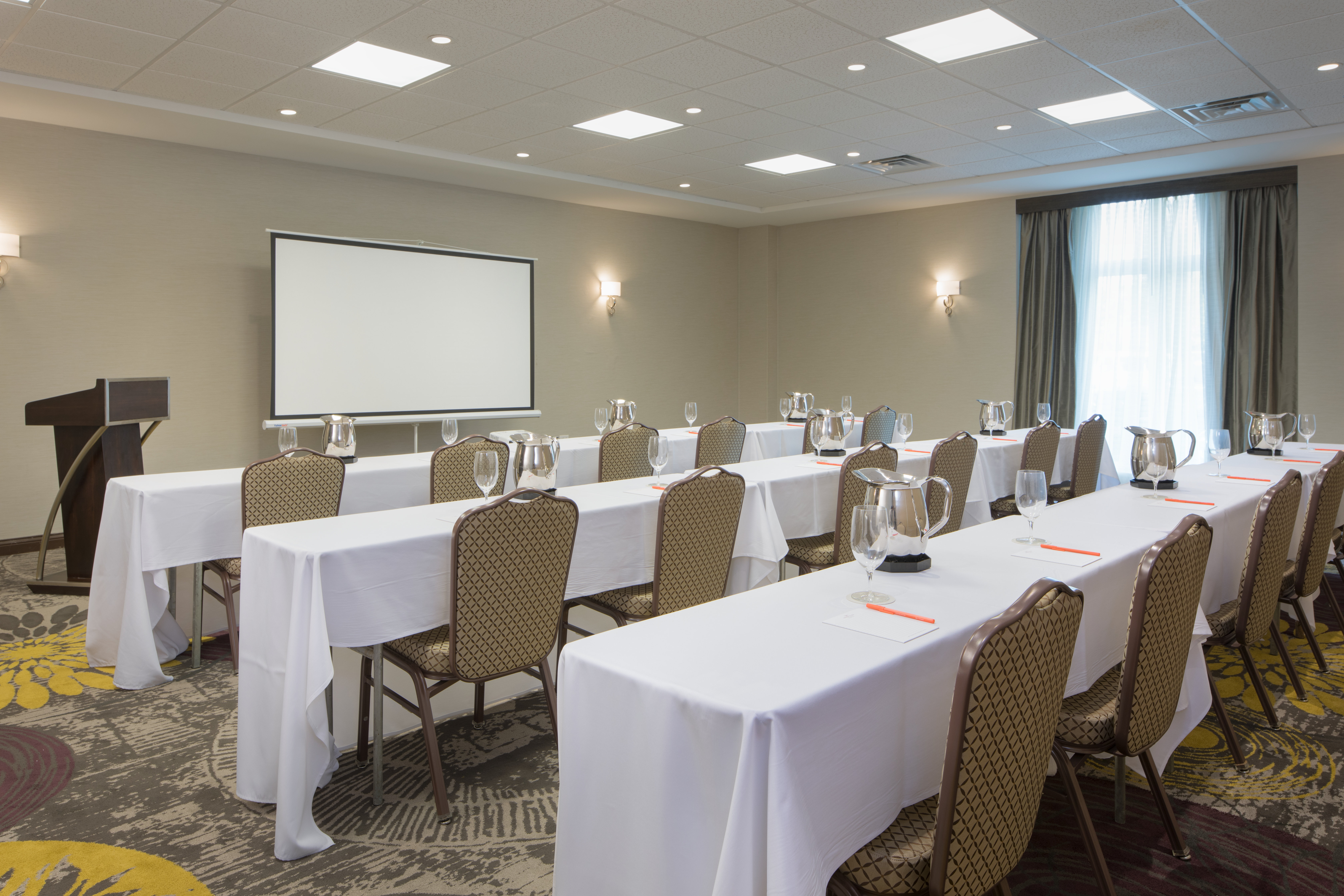 Crowne Plaza Chicago Sw Burr Ridge 53/59