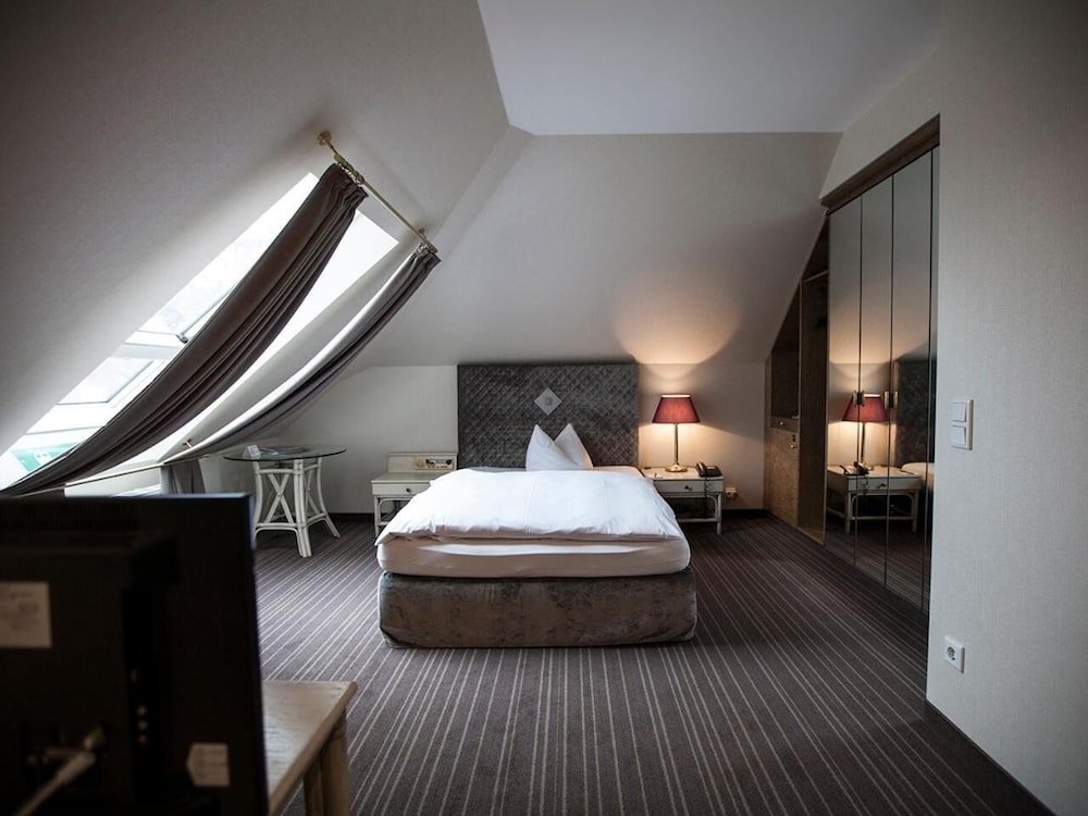 Hotel Schloss Friedestrom 11/50