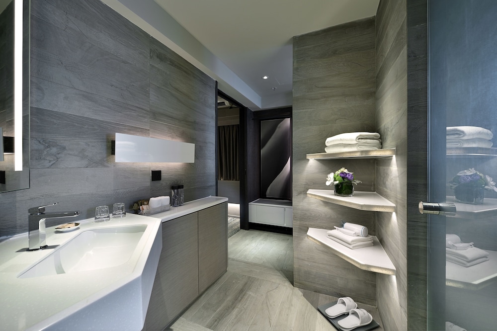 Xi Hotel Hong Kong 50/50