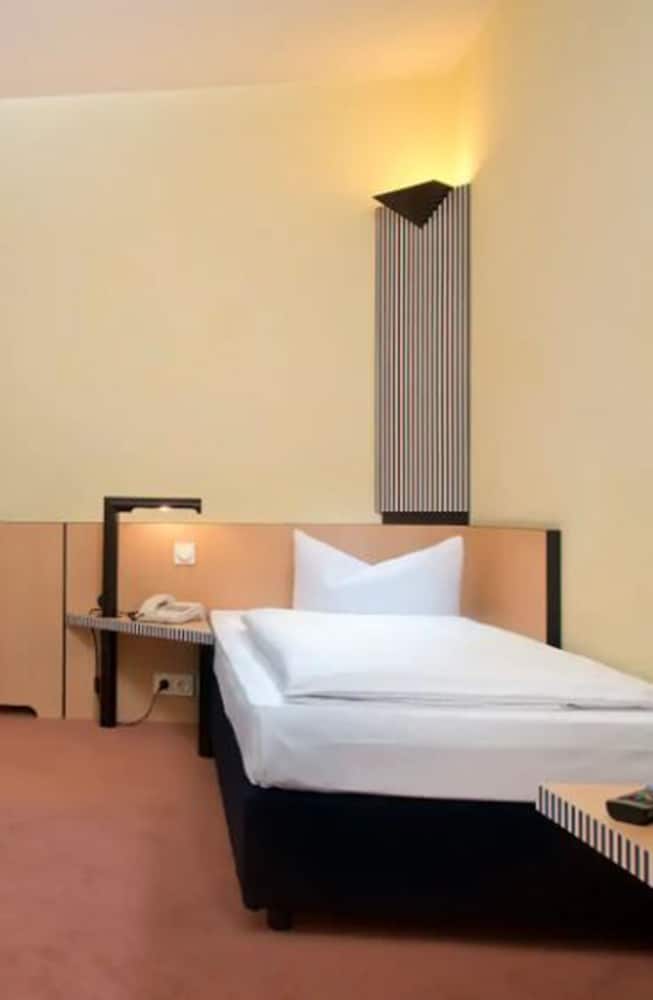 TRYP BY WYNDHAM HALLE 6/31