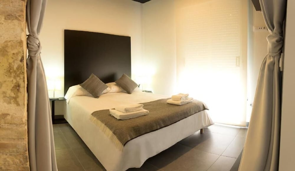 1 BEDROOM, APARTMENT
