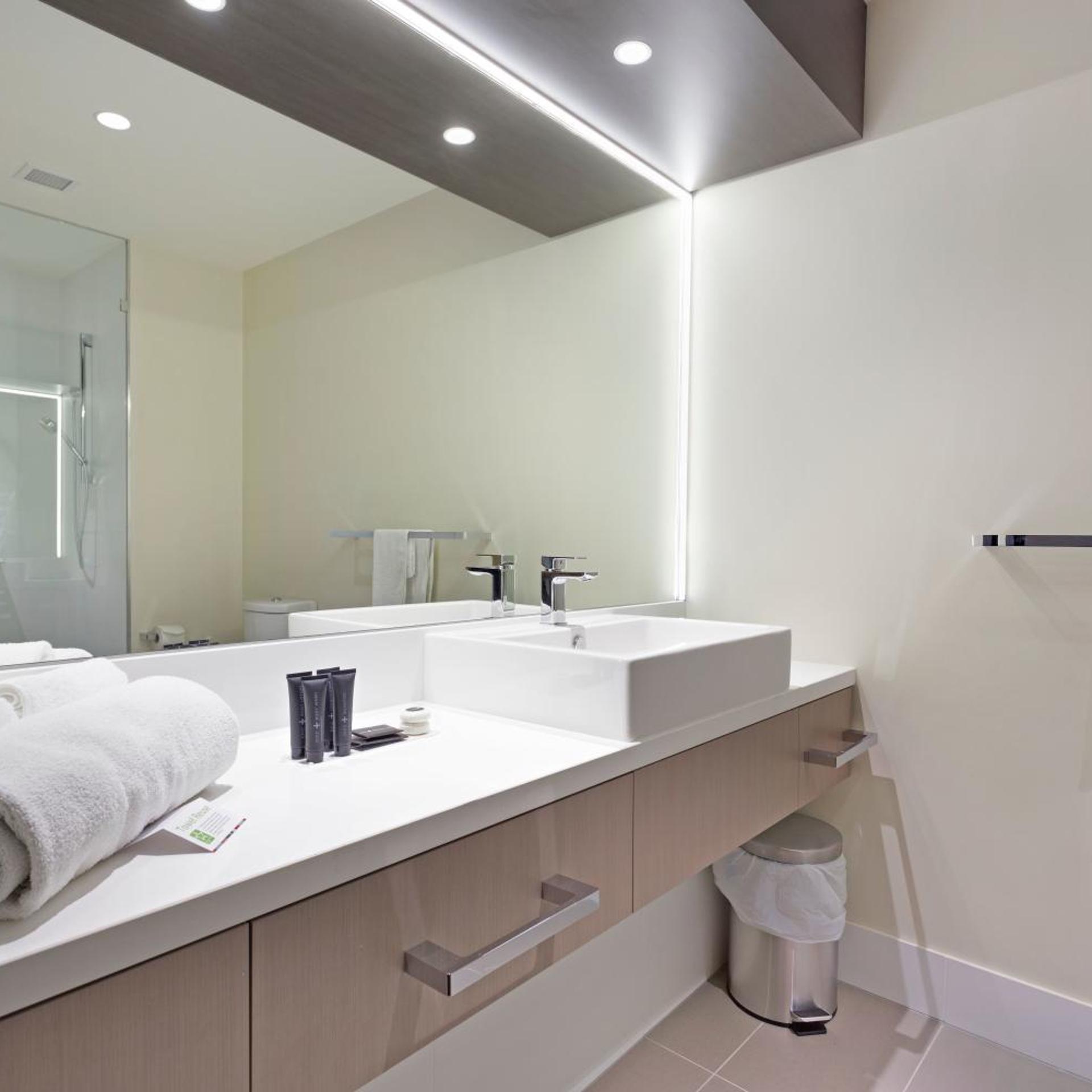 غرفة ديلوكس بسرير كينج، CALAMVALE HOTEL SUITES AND CONFERENCE CENTRE 8/10