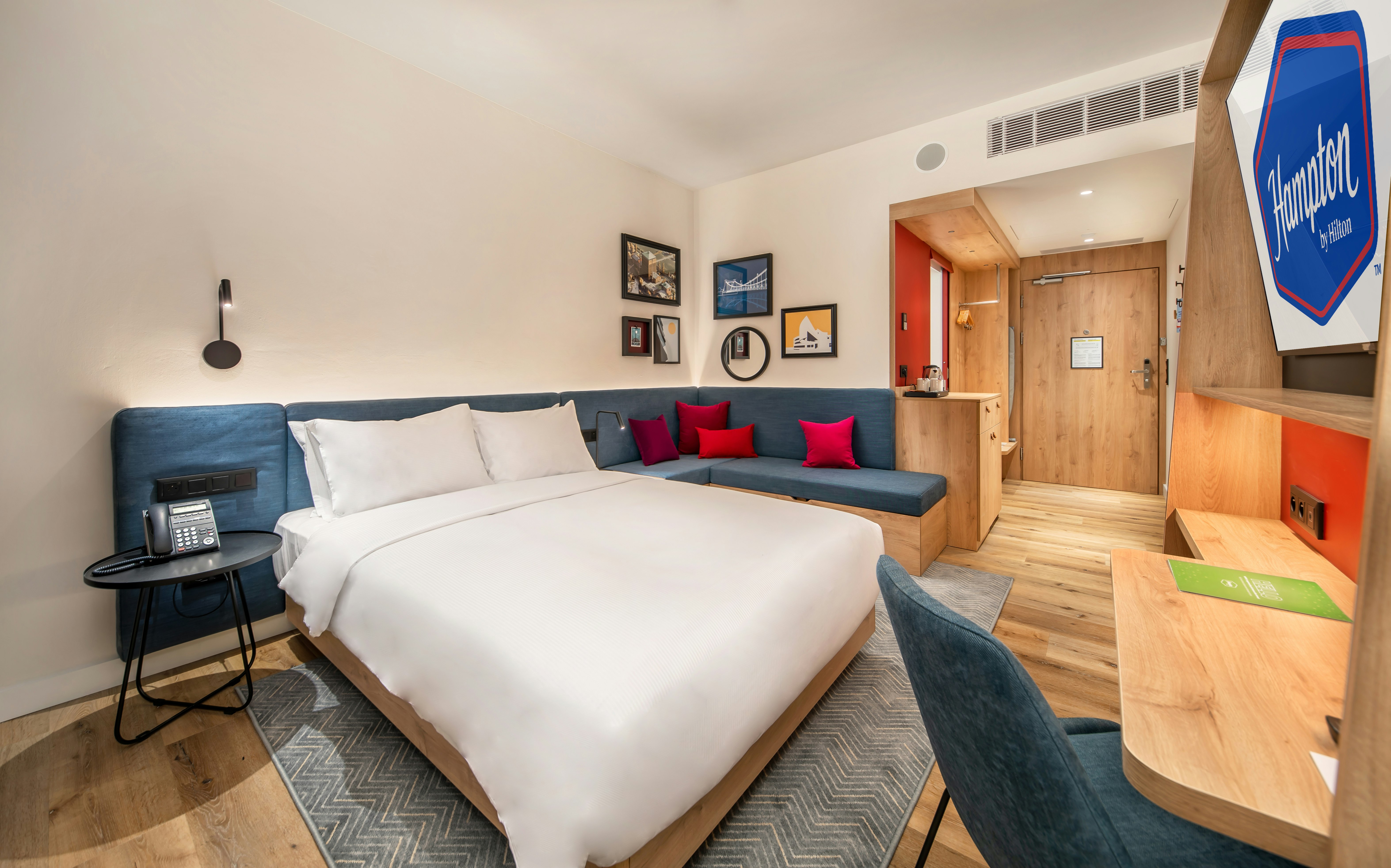 ROOM, KING BED