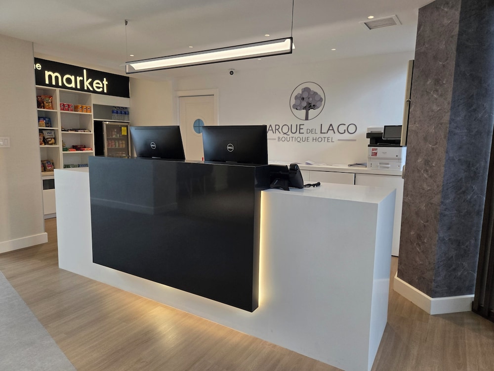 Parque Del Lago Hotel 8/72