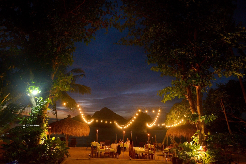 Las Cabanas Beach Resort 8/65