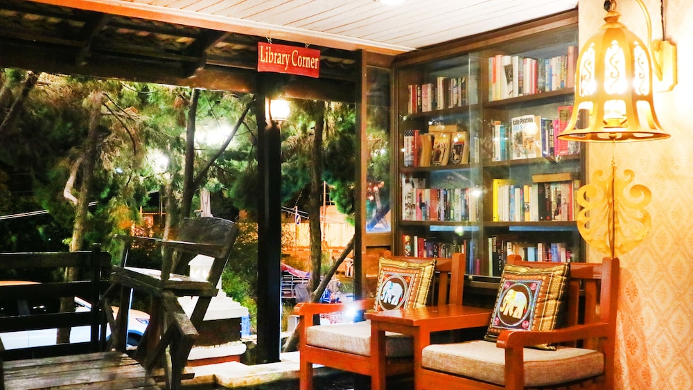 Aiyaree Place Hotel 69/75