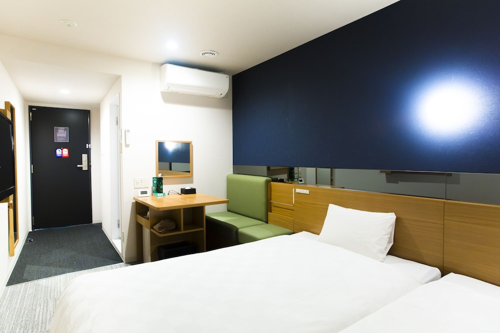 Standard, Twin Beds