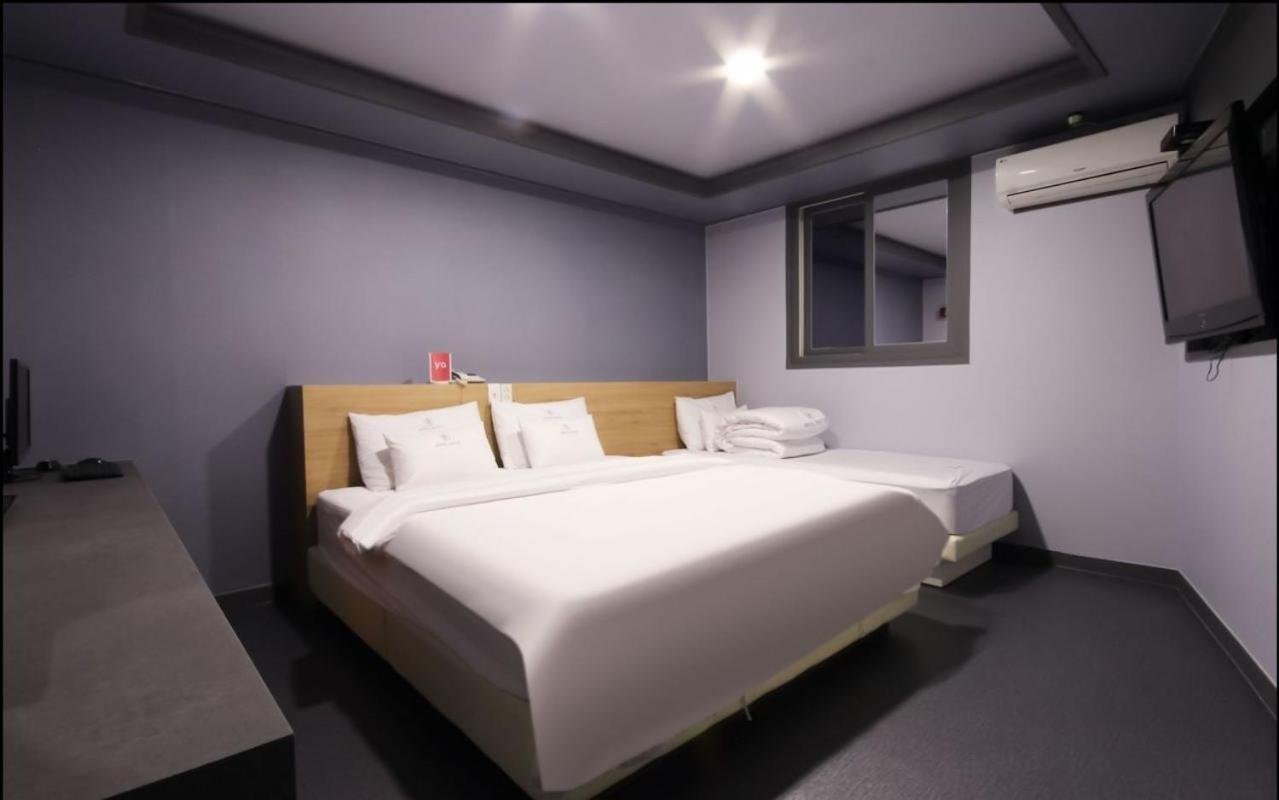 غرفة بسرير مزدوج أو سريرين منفصلين بإطلالة على المدينة، Color M Motel 3/7