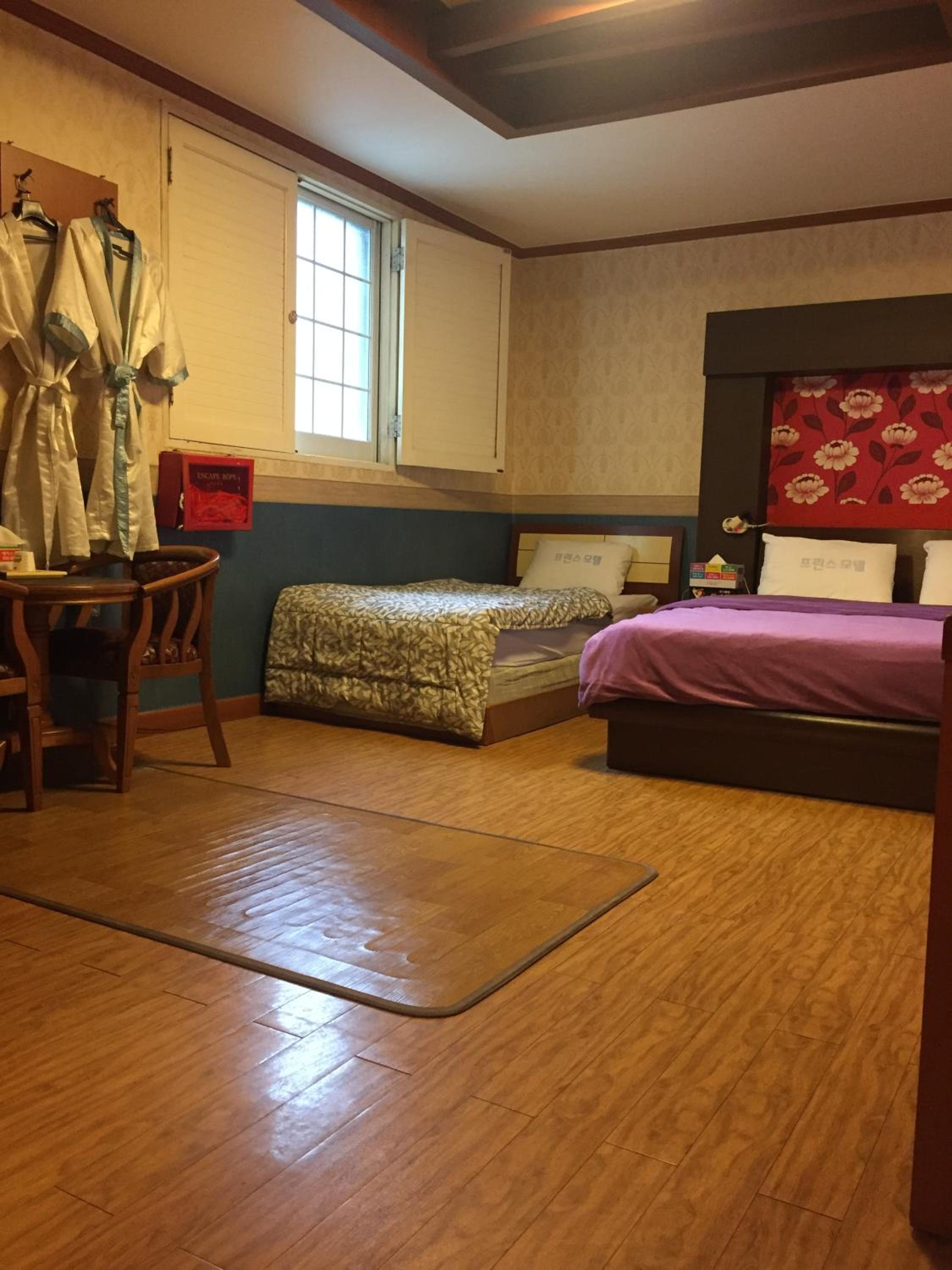 جناح، Prince Motel 4/5