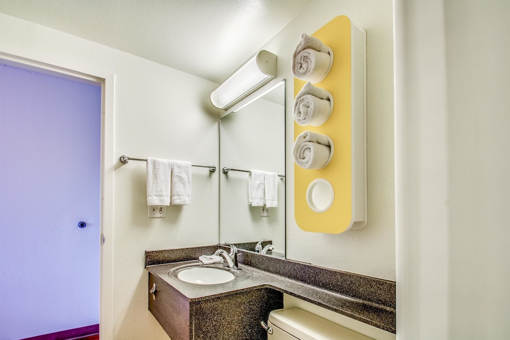 Motel6 Amherst, NY - Buffalo 44/44