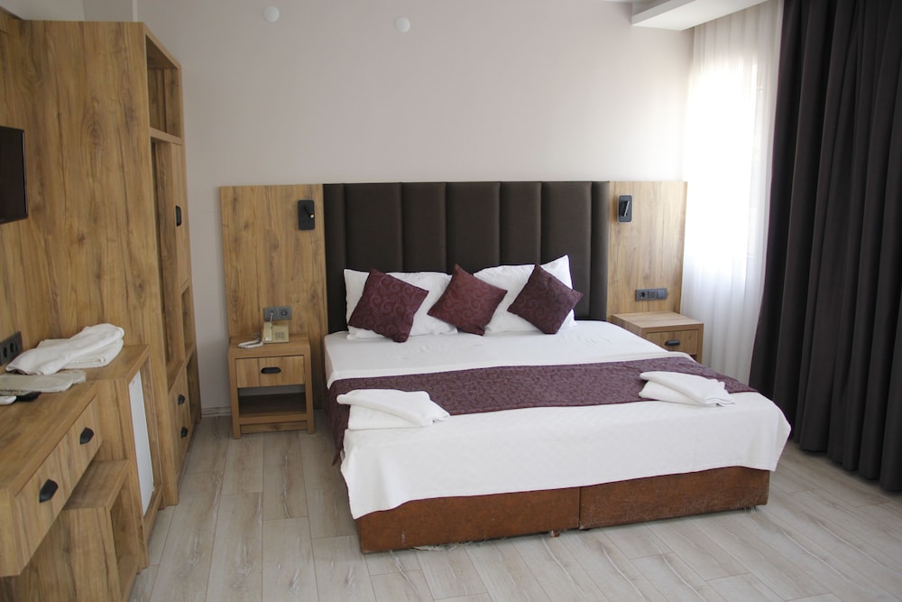 Family Suite, Twin Beds, Sofa, Meryem Ana 5/10