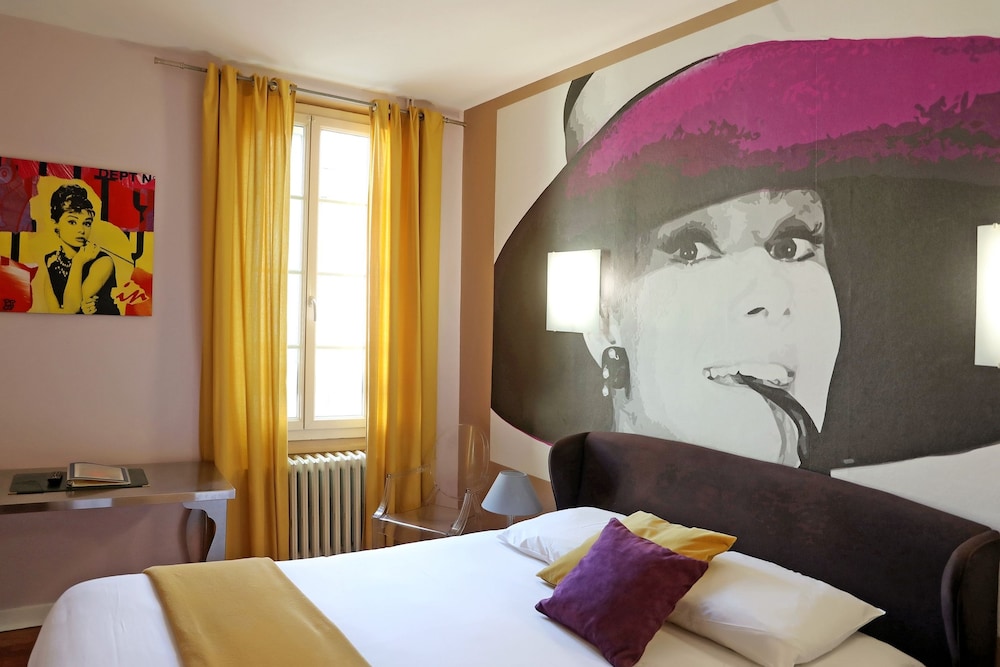 HOTEL LES PASTELIERS 29/65