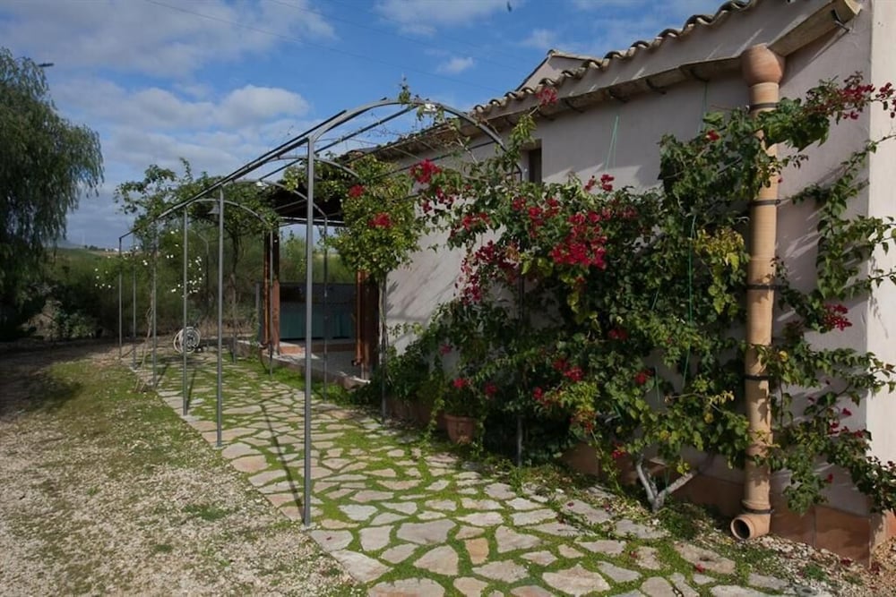 Agriturismo Baglio Donna Santa 37/48