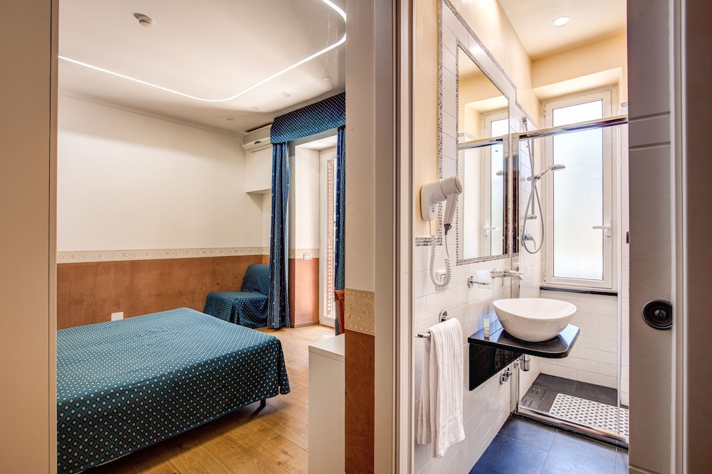 Hotel Verona Rome 55/56