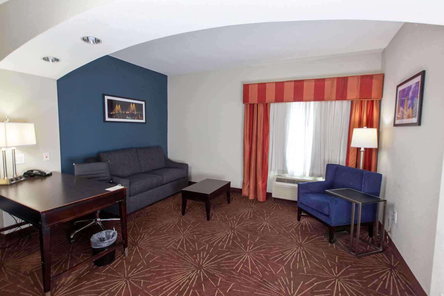 La Quinta Inn & Suites by Wyndham Houston East at Normandy 48/63