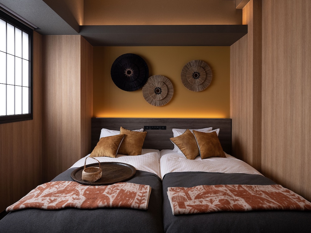 2 BEDROOMS, PREMIUM, SUITE