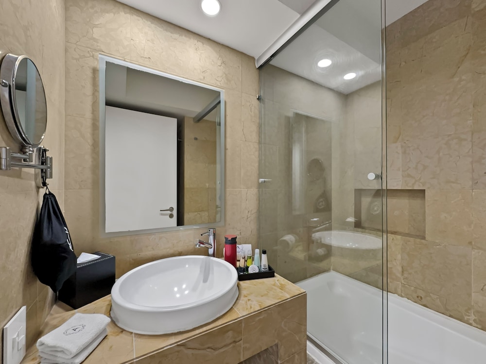 Armonik Suites 64/66