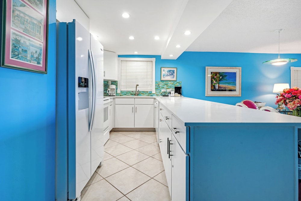 Aqua Bay Club Luxury Condos 9/50