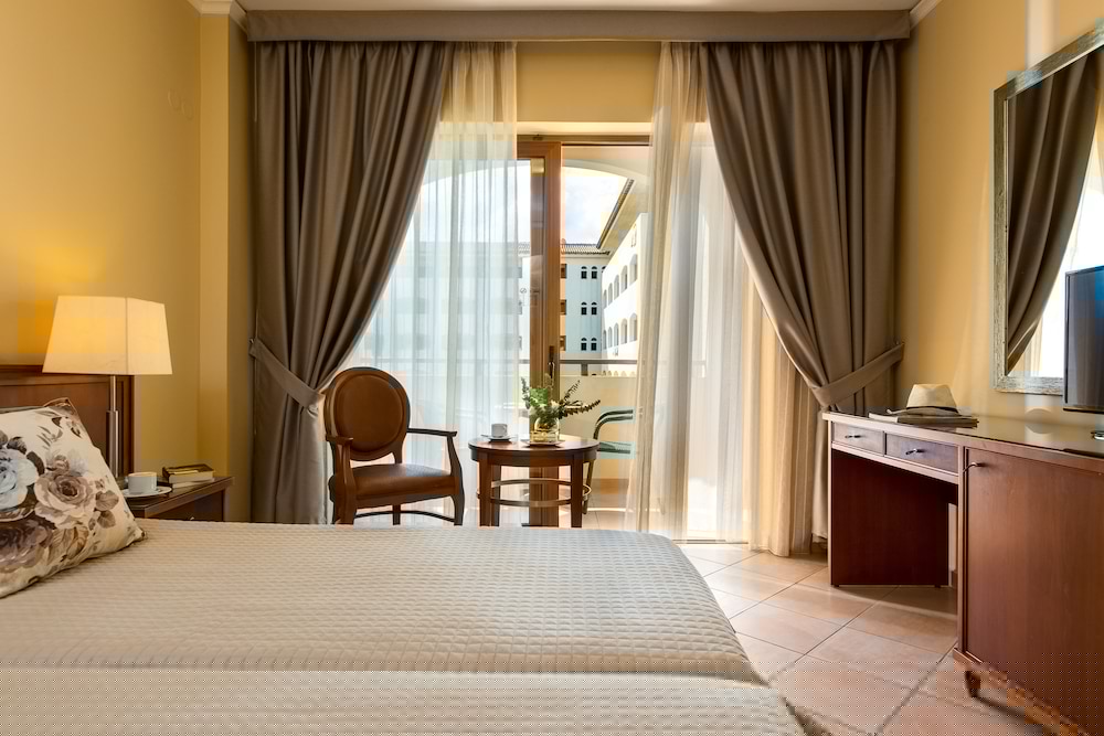 Theartemis Palace 26/100