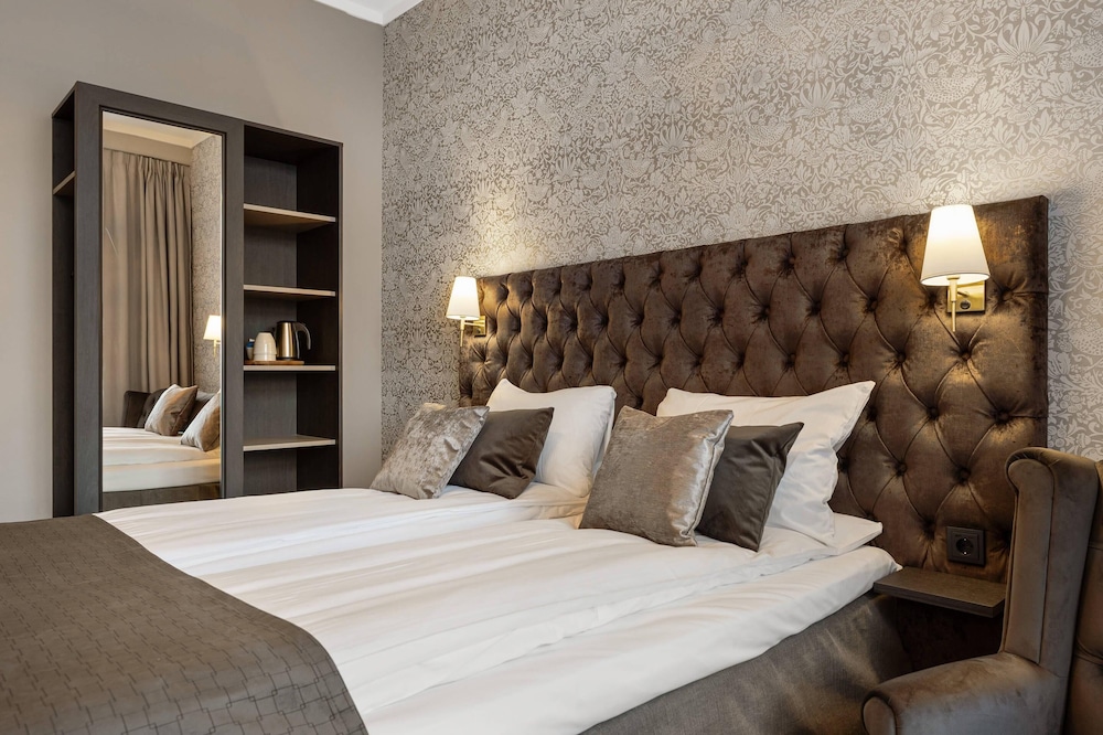 Compact, Double Bed