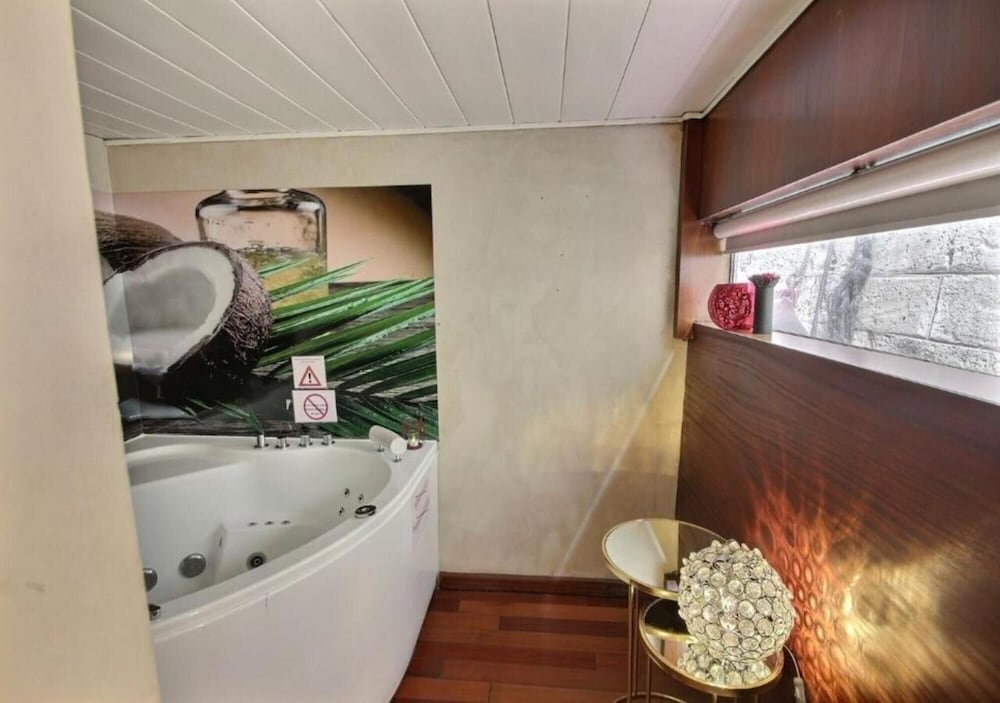 Vip Paris Yacht Hotel 48/50