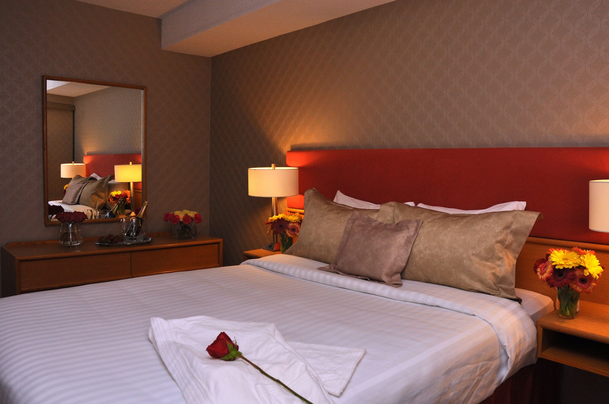 2 BEDROOMS, SUITE