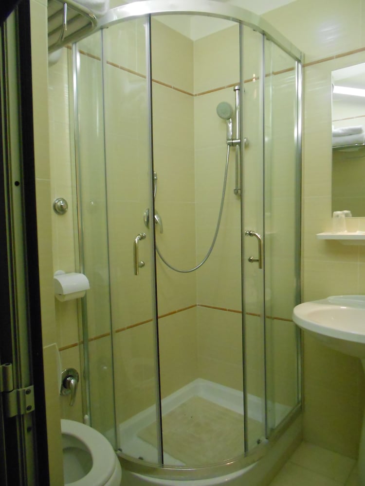 Basic, Single, Concorde Hotel 4/5