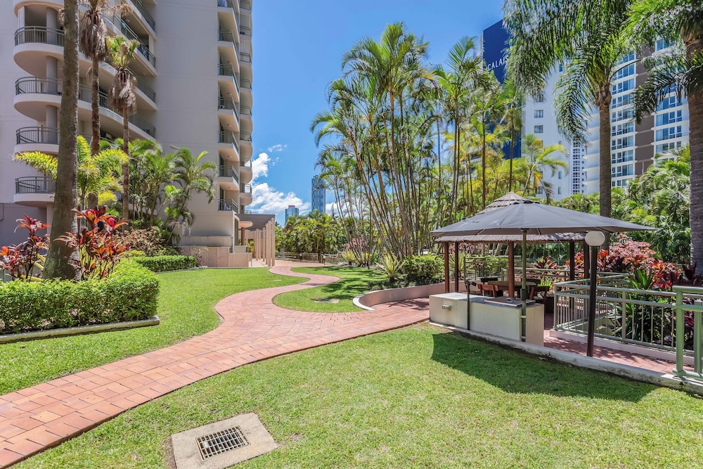 The Meriton On Main Beach 45/50