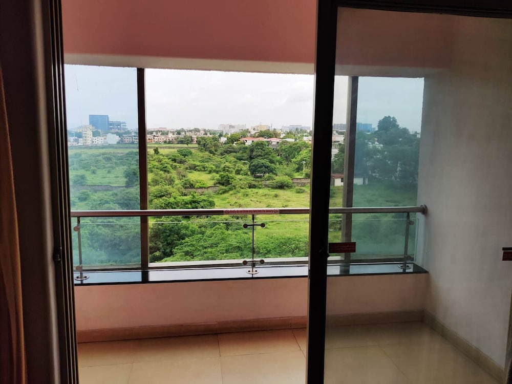 Royal Orchid Golden Suites Pune 19/52