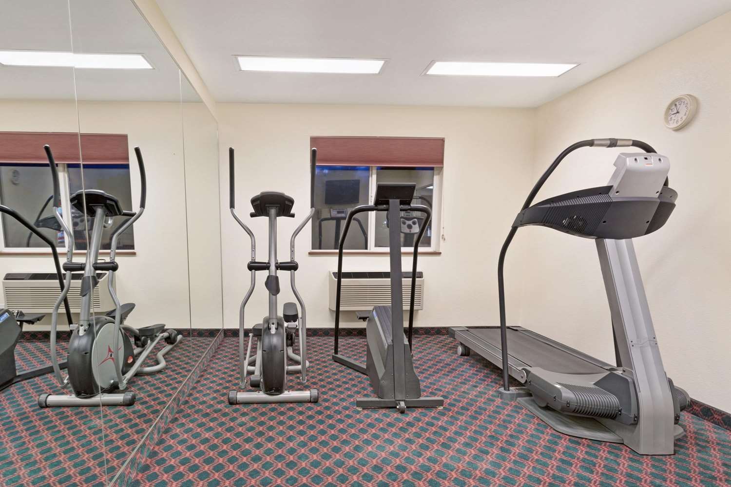 Super 8 by Wyndham Windsor 19/29
