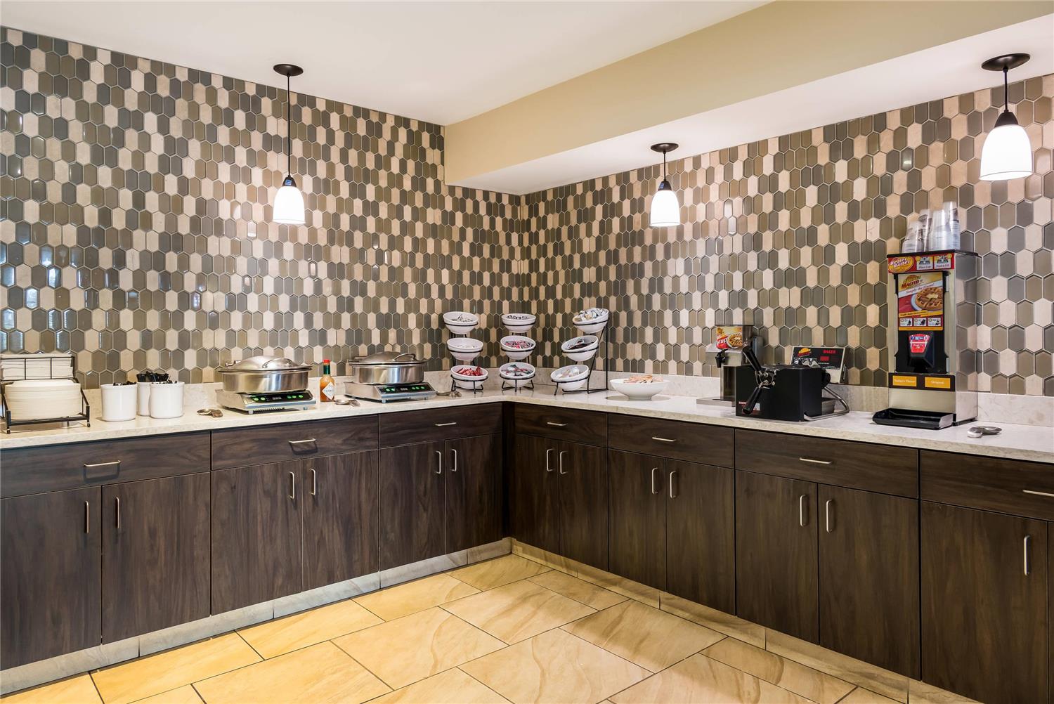 Country Inn & Suites by Radisson, Grandville-Grand Rapids West, MI 16/19