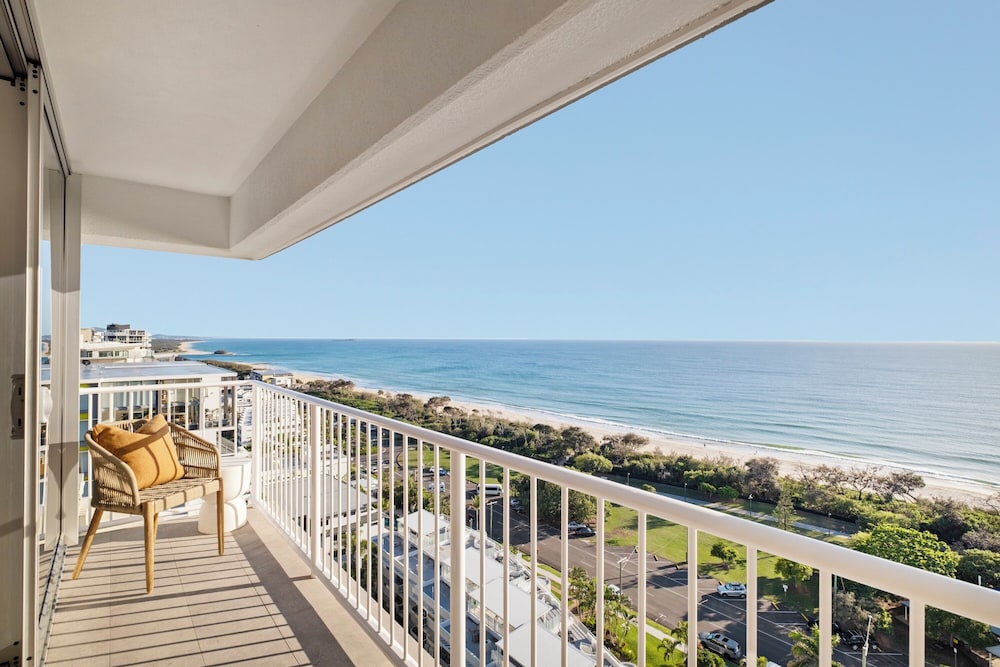 ELOUERA TOWER BEACHFRONT APARTMENTS 65/69
