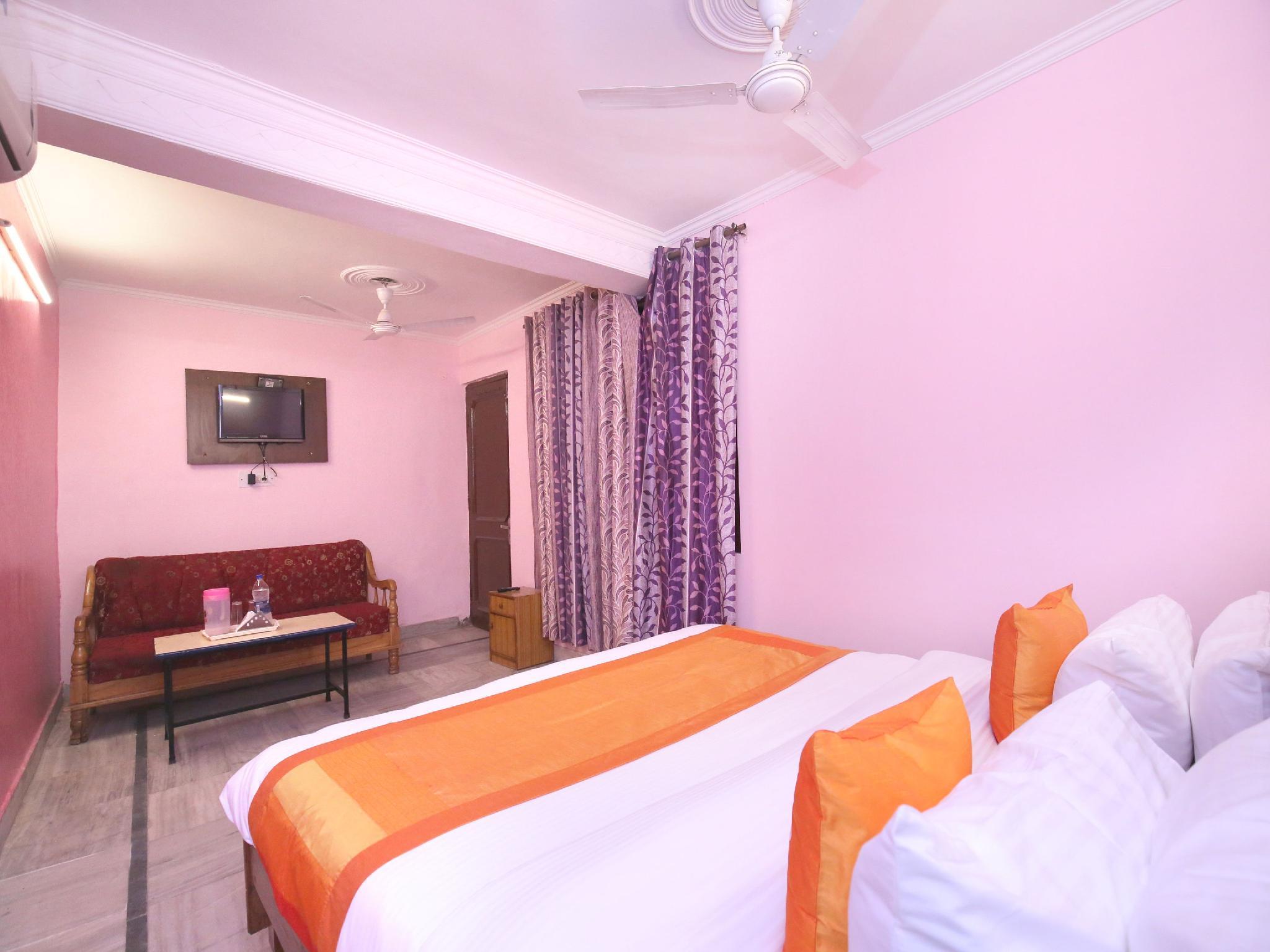 Oyo 10384 Hotel Rajesh Palace 9/30