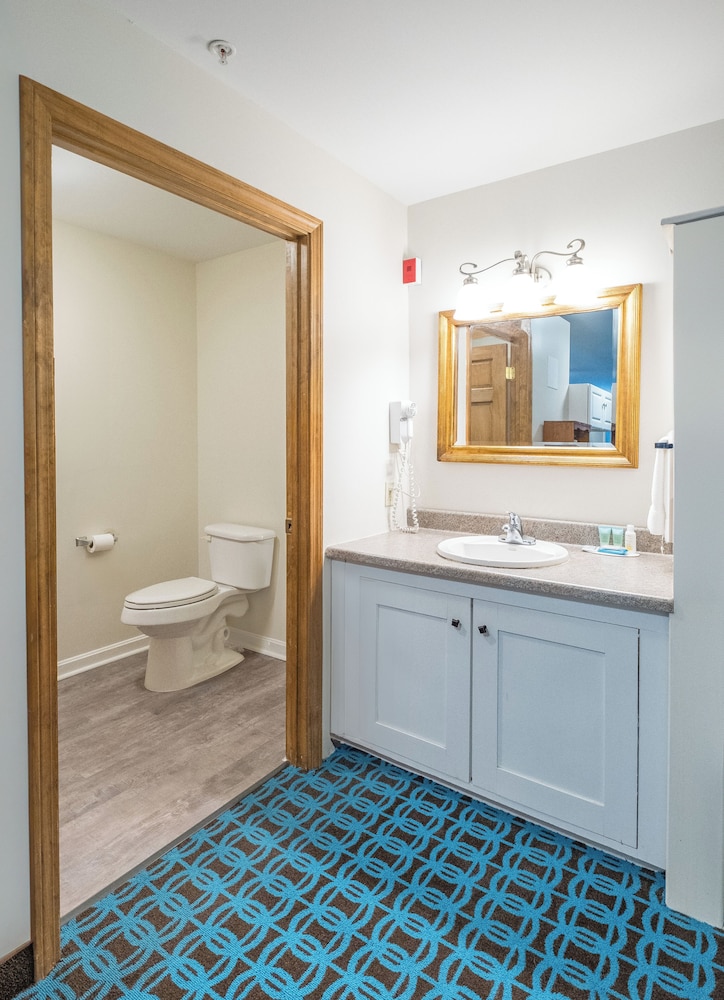 Casco Bay Inn 49/50