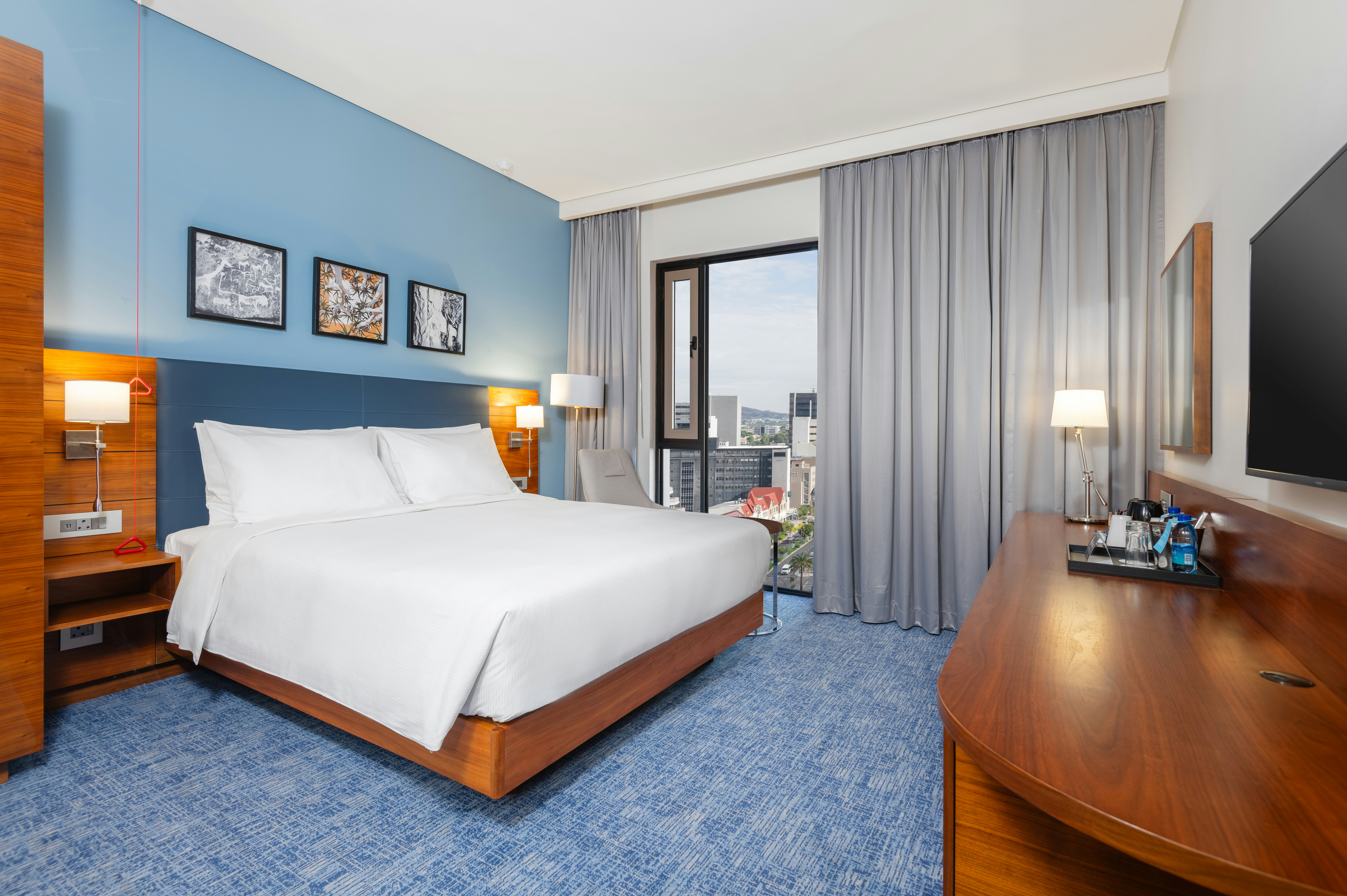 ROOM, KING BED, ACCESSIBLE