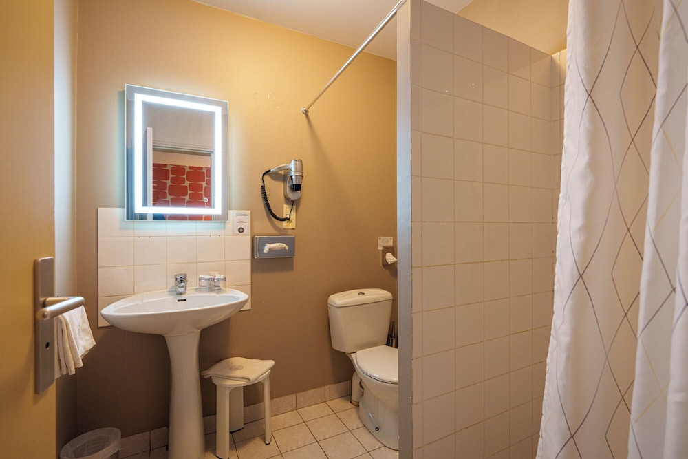 Hotel the Originals Saumur Ouest La Saulaie 63/63