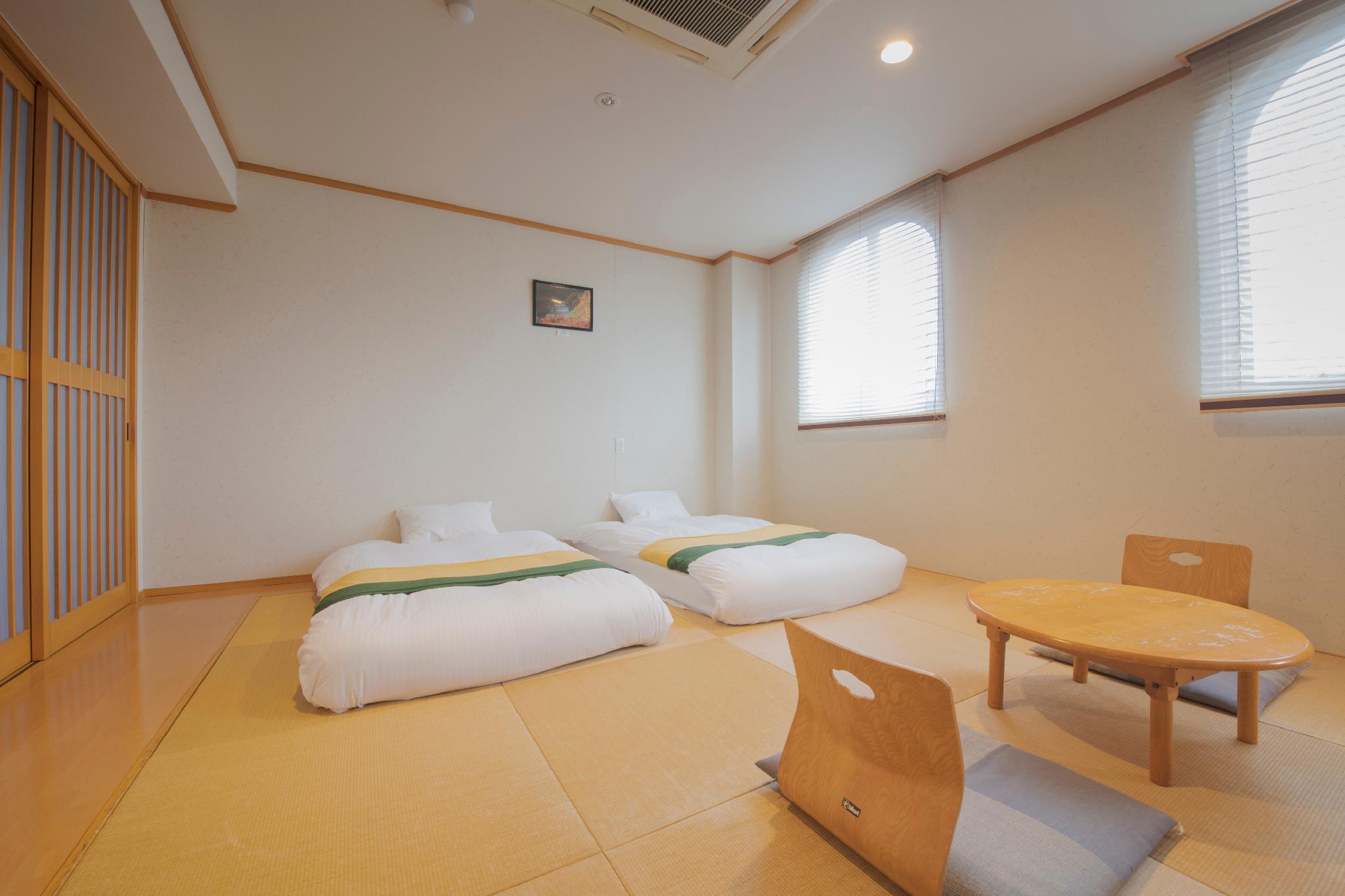 Japanese, Twin Beds
