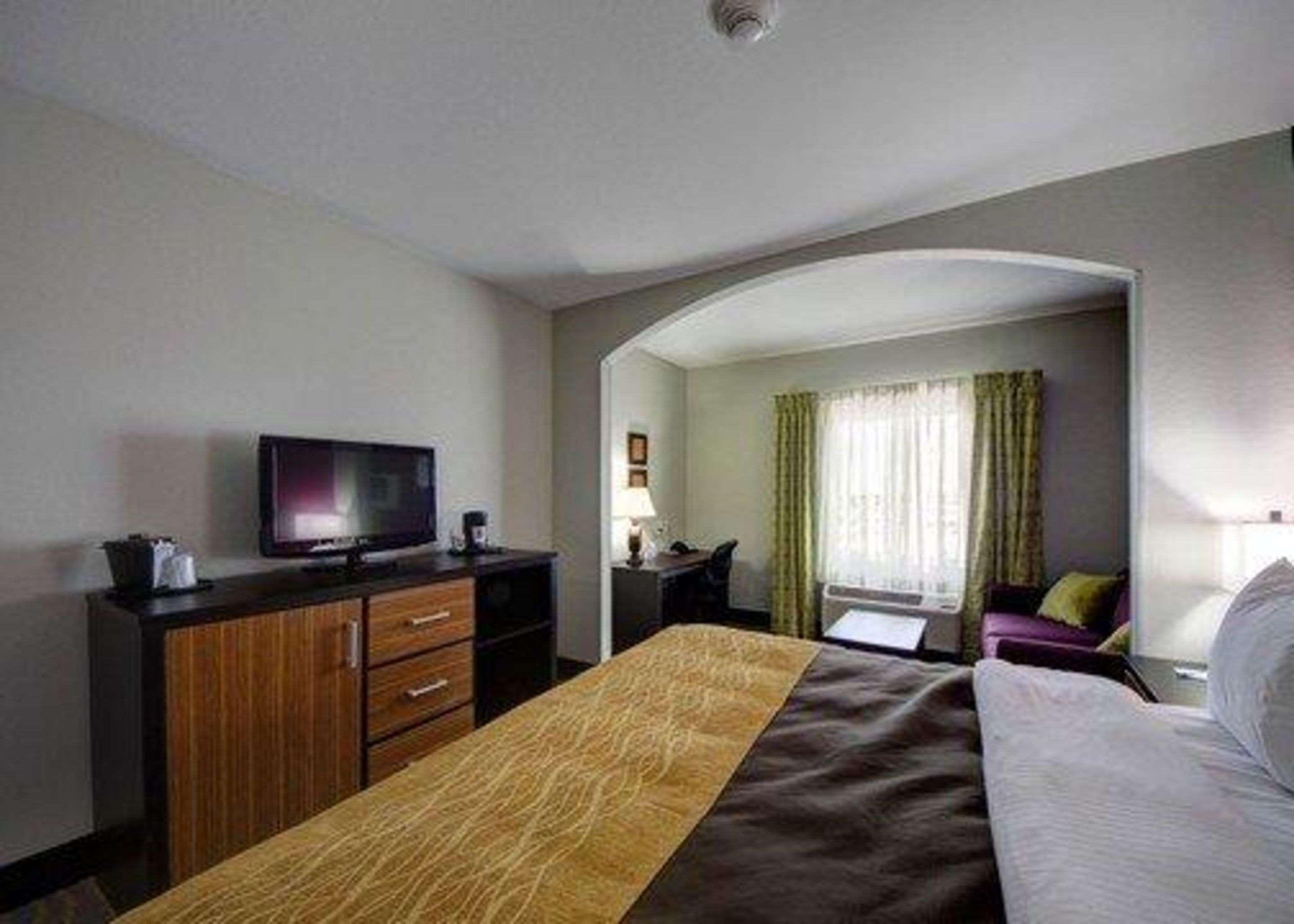 SUITE, KING BED