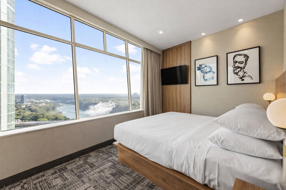 ROOM, US FALLS VIEW