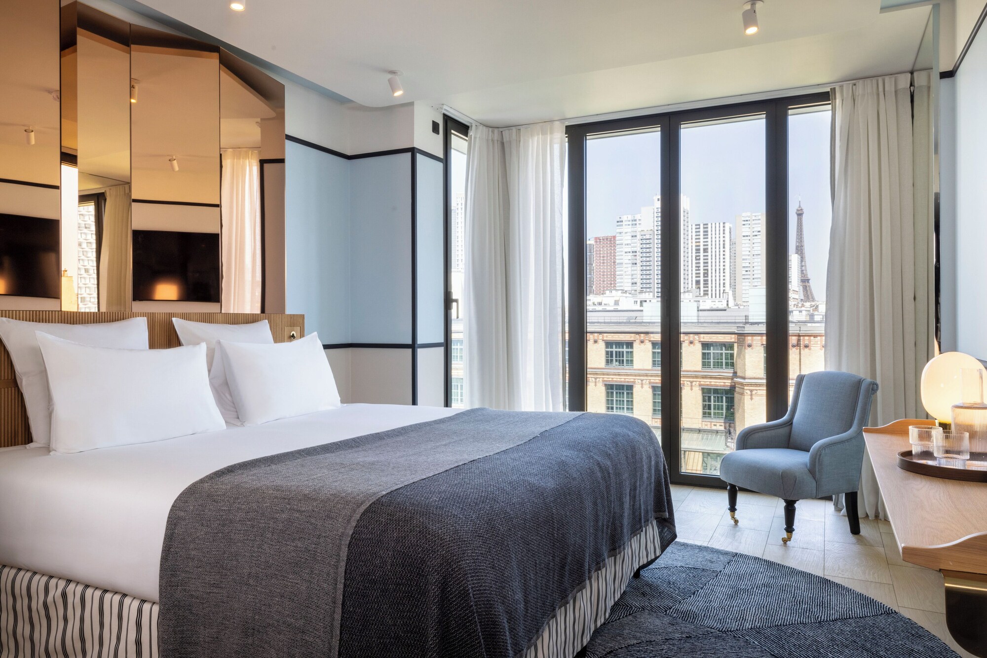BLUE, DELUXE, DOUBLE BED, EIFFEL VIEW