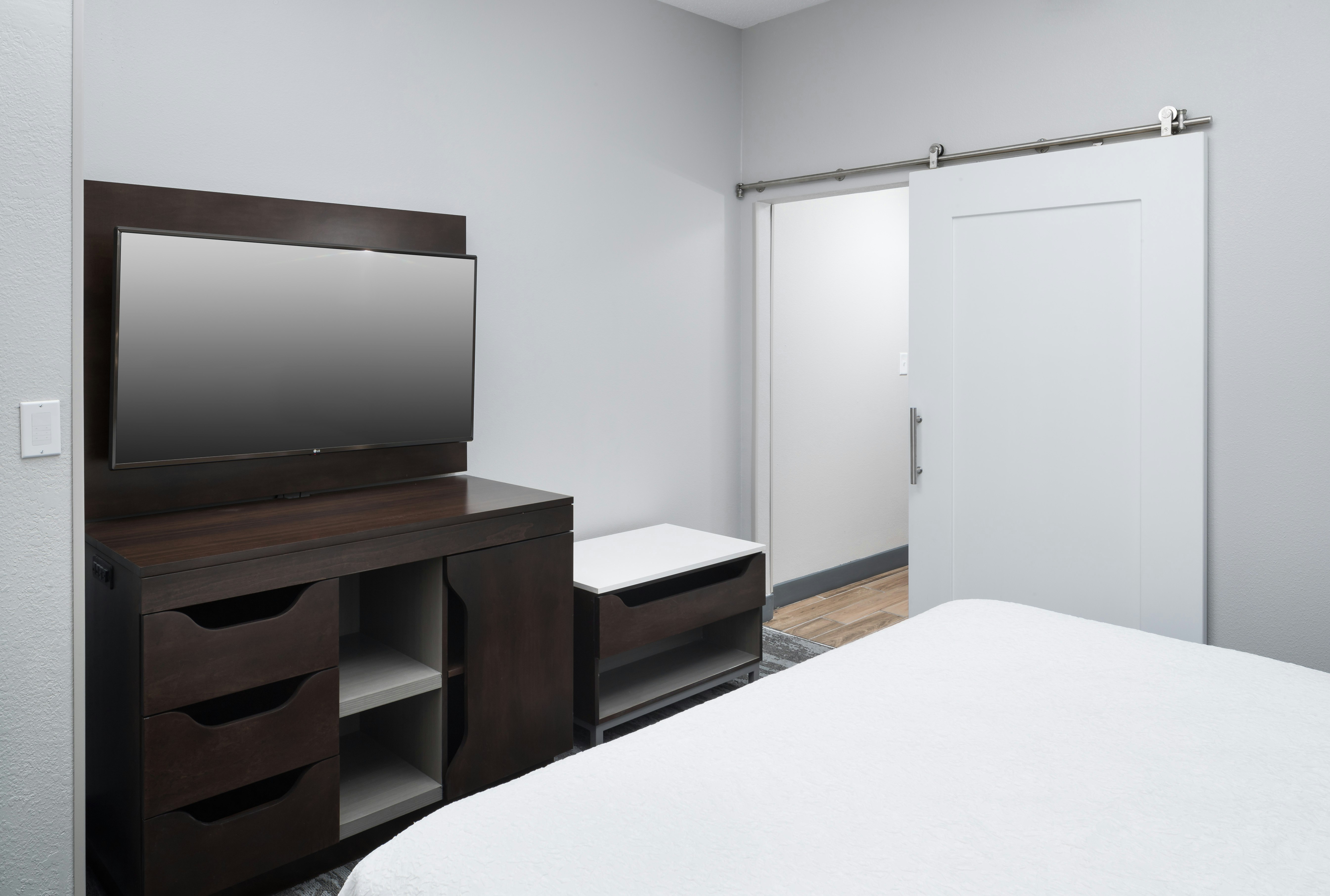 SUITE, KING BED, ACCESSIBLE