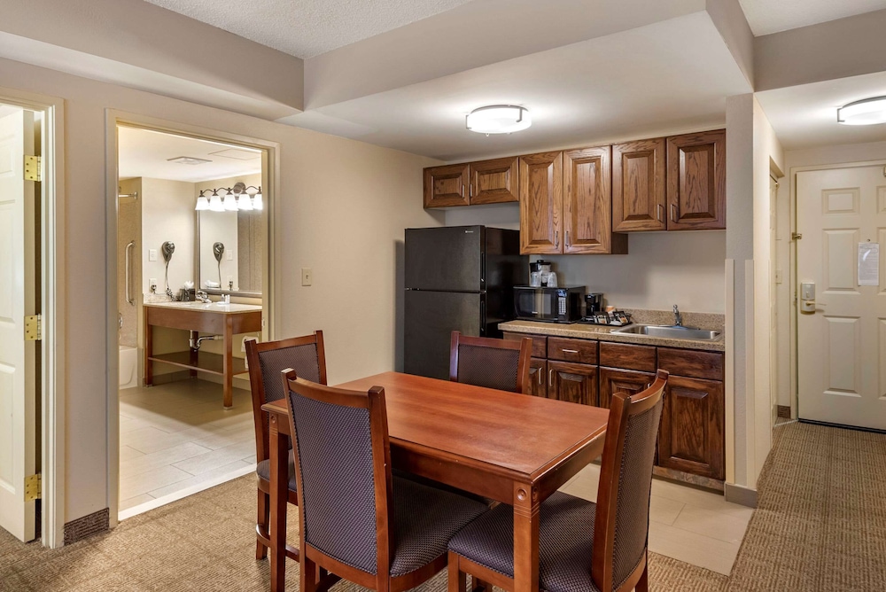 Comfort Inn & Suites Virginia Beach - Norfolk Airport 17/28