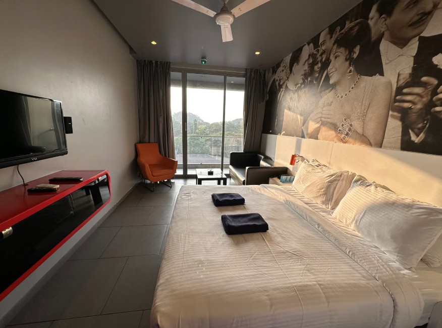 Party, Suite, Pool View, Balcony