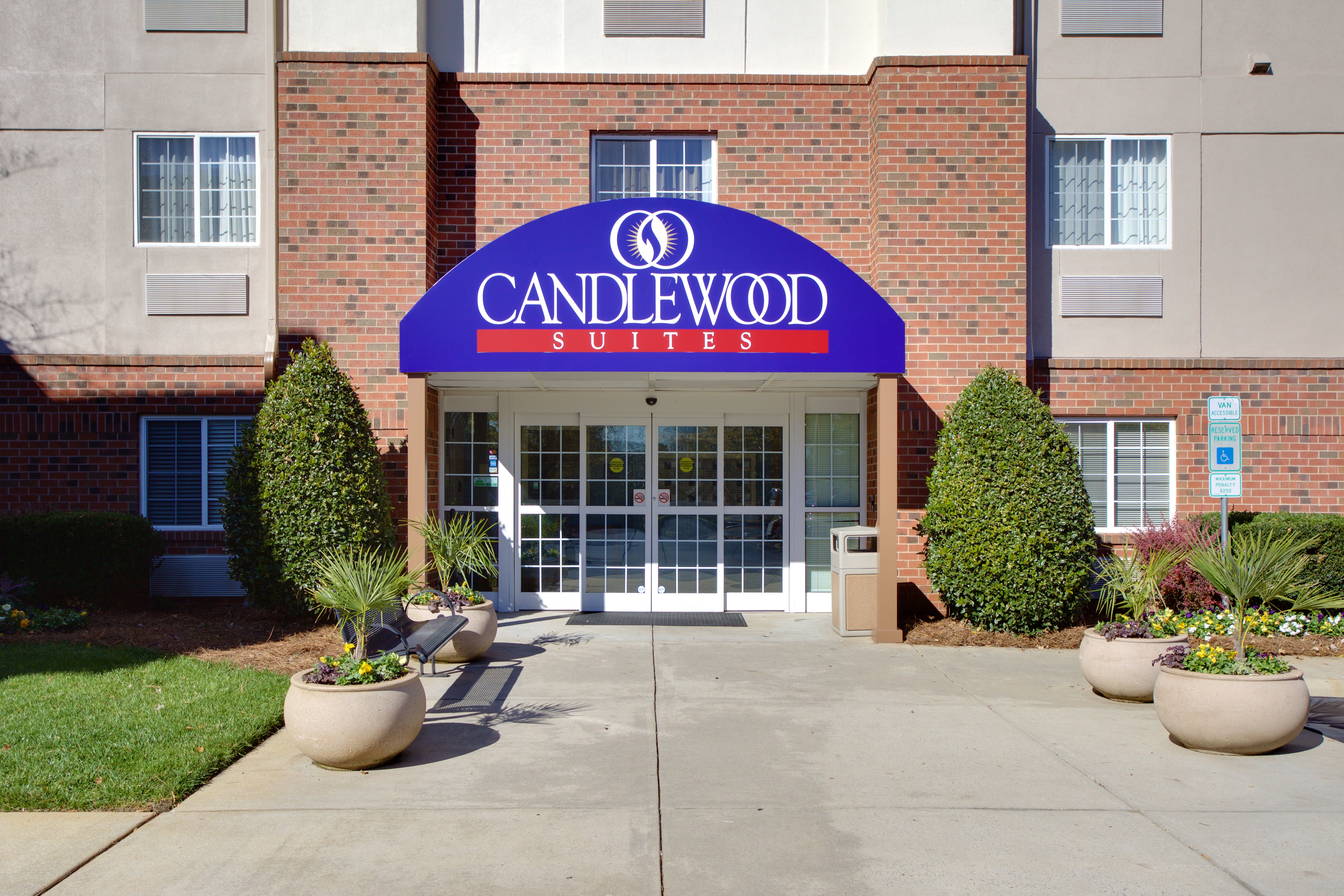 CANDLEWOOD SUITES RALEIGH CRABTREE 4/57